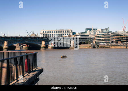 The Iron Arches of Blackfriars Railway Bridge Crossing the River Thames in London, United Kingdom. Designed by John Wolfe-Barry and Henry Marc Brunel Stock Photo