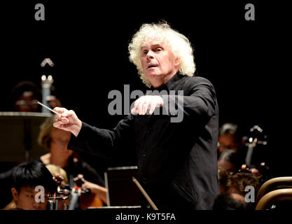 EDITORIAL USE ONLY Sir Simon Rattle conducts 11-18-year-old musicians from east London on the closing day of ÔThis is RattleÕ, at the Barbican in London. PRESS ASSOCIATION. Picture date: Sunday September 24, 2017. The 54 young people perform with LSO players and musicians from the Guildhall School, all playing side-by-side on the Barbican stage, performing music from ElgarÕs ÔEnigma VariationsÕ and StravinskyÕs ÔThe Rite of SpringÕ. The performance is part of the ÔLSO On TrackÕ programme, which has seen LSO players work with thousands of young people from east London since 2008, in activities  Stock Photo