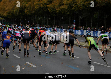 Berlin, Germany. 23rd Sep, 2017. The elite female skaters start the race. Over 5,500 skater took part in the 2017 BMW Berlin Marathon Inline skating race, a day ahead of the Marathon race. Bart Swings from Belgium won the race in 58:42 for the 5th year in a row. Credit: Michael Debets/Pacific Press/Alamy Live News