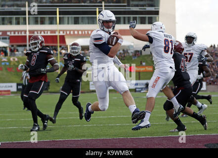 Las Cruces, NM, USA. 23rd Sep, 2017. UTEP quarterback Ryan Metz, center, scores a touchdown past the New Mexico State defense during the first half of an NCAA college football game in Las Cruces, N.M., Saturday, Sep. 23, 2017. Credit: Andres Leighton/Albuquerque Journal/ZUMA Wire/Alamy Live News Stock Photo