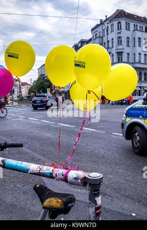 Berlin, Germany. 23rd September, 2017. Supporters of the FDP Free Democratic Party campaigning at Rosenthalerplatz on eve of German Federal Election 2017 Credit: Eden Breitz/Alamy Live News