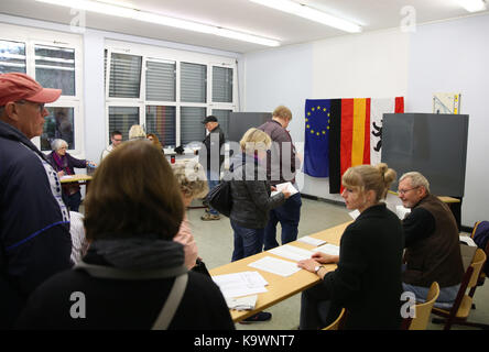 Berlin, Germany. 24th Sep, 2017. People are seen at a polling station in Berlin, Germany, on Sept. 24, 2017. More than 61 million German voters were called to cast ballots on Sunday to pick their Bundestag, or federal parliament, on which a new government will be formed. Credit: Stefan Zeitz/Xinhua/Alamy Live News Stock Photo