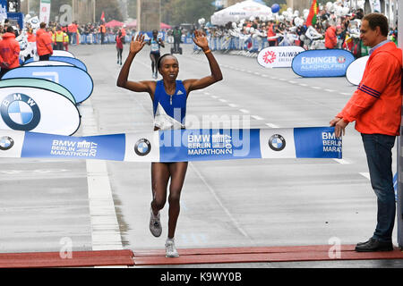 Berlin, Germany. 24th September, 2017. 2017 Berlin Marathon women's winner Gladys Cherono (Kenuya) set a time of 2:20:23. Credit: Paul Velasco/Alamy Live News