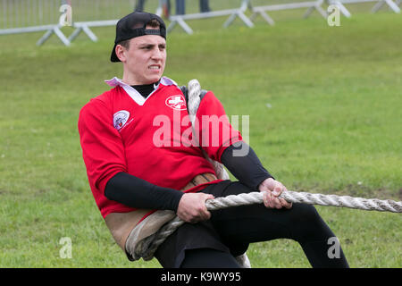 Teamwork, rope challenge, sporting event at Southport, Merseyside, UK  24th September, 2017. Swizerland team at the European Outdoor Tug of War Championships and 2017 World Junior and Under 23 Championships held at Carr Lane, Southport. The European Championships include four weight classes for mens tug of war teams and two weight classes for ladies tug of war teams, and include a mixed weight class with the teams competing consisting of four men and four women. Teams have a maximum weight limit of 600 kilos in these events.  Credit; MediaWorldImages/AlamyLiveNews. Stock Photo