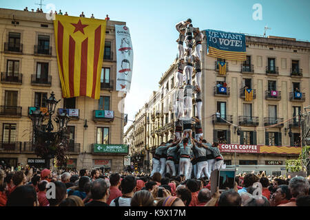 Barcelona, Spain. 24 September, 2017:  The 'Castellers de Sants' build one of their human towers during Barcelona's city holiday 'La Merce' Credit: Matthias Oesterle/Alamy Live News Stock Photo
