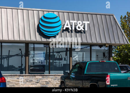 Lafayette - Circa September 2017: AT&T Mobility Wireless Retail Store. AT&T now offers IPTV, VoIP, Cell Phones and DirecTV XIX Stock Photo