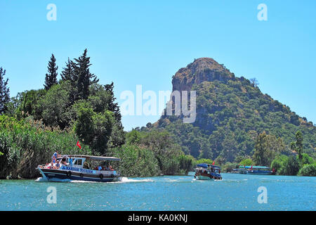 Excursion boats taking holidaymakers along the riverbank town of Dalyan, Turkey Stock Photo