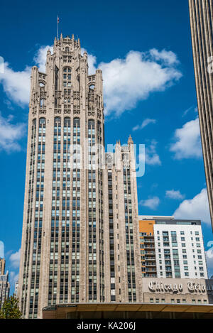 BUILDINGS Chicago Illinois 150 N Michigan Avenue building and tops of ...