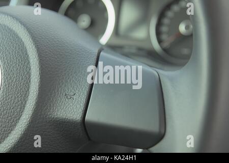 Símbolo de la bocina de un coche volante Fotografía de stock - Alamy