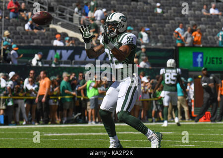 East Rutherford, New Jersey, USA. 24th Sep, 2017. Matt Forte (22) of the New York Jets warms up prior to a game against the Miami Dolphins at Metlife Stadium in East Rutherford, New Jersey. Gregory Vasil/Cal Sport Media/Alamy Live News Stock Photo