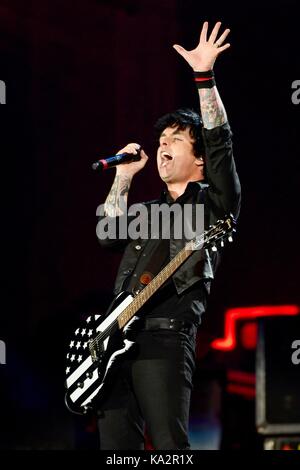 New York, NY, USA. 23rd Sep, 2017. Billie Joe Armstrong, Green Day on stage for 2017 Global Citizen Festival, Central Park Great Lawn, New York, NY September 23, 2017. Credit: Steven Ferdman/Everett Collection/Alamy Live News Stock Photo