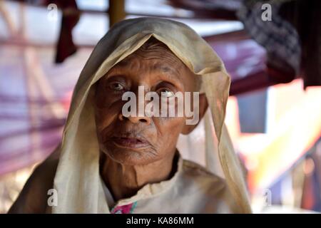 Coz's Bazar, Bangladesh. 25th Sep, 2017. Daily life of Muslim Rohingya at Thangakhali camp in Ukihya, Coz's Bazar, Bangladesh. Credit: SK Hasan Ali/Alamy Live News Stock Photo