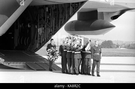 The coffin containing the body of Lord Mountbatten is carried by RAF ...