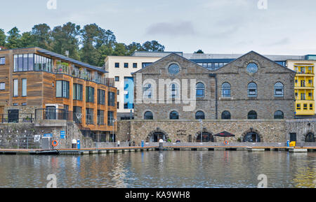 BRISTOL ENGLAND THE CITY CENTRE AND HARBOUR ON THE RIVER AVON AT HOTWELLS THE SPOKE AND STRINGER BUILDING Stock Photo
