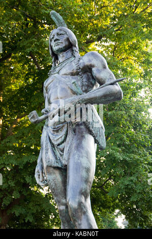 native american statue in plymouth massachusetts Stock Photo - Alamy