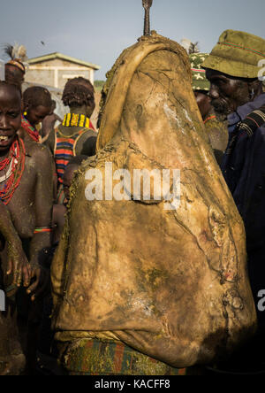 Cow sacrifice during Dassanech Proud Ox celebration, Salheng,Turkana County, Omorate, Ethiopia Stock Photo