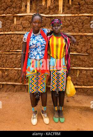 Stylish Bana girls going to Key Afer market, Omo Valley, Ethiopia Stock Photo