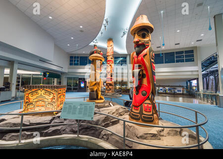 Reg Davidson sculpture 'the Raven, trickster of Haida legends' in the domestic terminal at Vancouver International Airport - Vancouver, BC, Canada - 1 Stock Photo