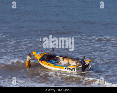 Crab fishermen landing boat at Sheringham  Norfolk Stock Photo