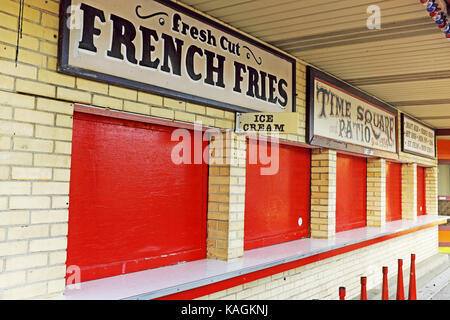 The Time Square take-away stand in Geneva-On-The-Lake, Ohio, is a slice of Americana serving fast food in this famous tourism destination on Lake Erie Stock Photo