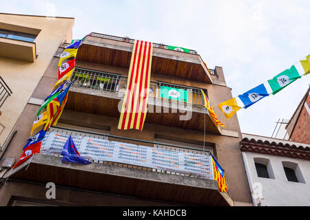 Catalonia Referendum Posters  and flags on Carrer Major in  Sant Cugat, Barcelona, Catalonia ahead of the planned October 1st independence vote. The S Stock Photo