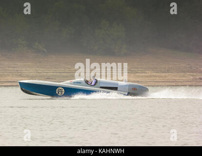 Bewl Water, Kent, UK. 26th September 2017. Following extensive restoration at the Filching Manor Motor Museum, Sir Malcolm Campbell’s Bluebird K3, built in 1937, completes a test run at Bewl, the largest stretch of open water in the South East of England. On 1st September 1937 the K3 achieved the World water speed record, going on to break that record on two further occasions. Credit: Alan Fraser/Alamy Live News Stock Photo