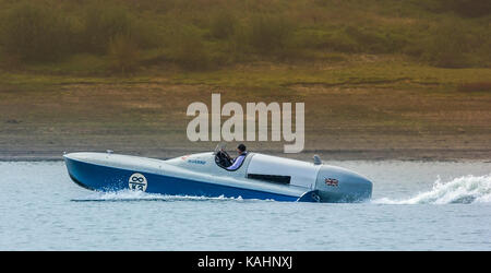 Bewl Water, Kent, UK. 26th September 2017. Following extensive restoration at the Filching Manor Motor Museum, Sir Malcolm Campbell’s Bluebird K3, built in 1937, completes a test run at Bewl, the largest stretch of open water in the South East of England. On 1st September 1937 the K3 achieved the World water speed record, going on to break that record on two further occasions. Credit: Alan Fraser/Alamy Live News Stock Photo