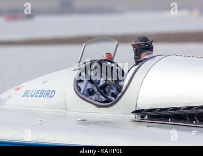 Bewl Water, Kent, UK. 26th September 2017. Following extensive restoration at the Filching Manor Motor Museum, Sir Malcolm Campbell’s Bluebird K3, built in 1937, completes a test run at Bewl, the largest stretch of open water in the South East of England. On 1st September 1937 the K3 achieved the World water speed record, going on to break that record on two further occasions. Credit: Alan Fraser/Alamy Live News Stock Photo