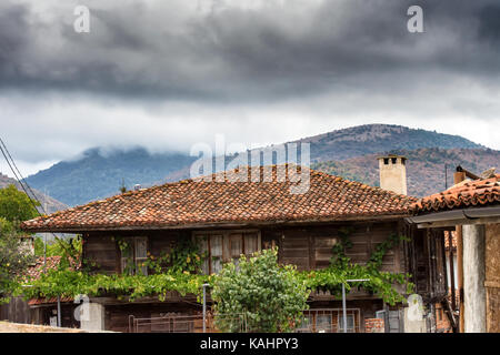 Silven Province Balkan mountians, Bulgaria. 26th Sep, 2017. Dark grey storm clouds over traditional wooden house in a Blue mountian village of life beofre the storm, much needed rain fall after lomg hot dry summer Credit: Clifford Norton/Alamy Live News Stock Photo