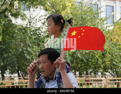 Beijing, Beijing, China. 25th Sep, 2017. Beijing, CHINA-25th September 2017: (EDITORIAL USE ONLY. CHINA OUT).The Tian'anmen Square and Chang'an Avenue are decorated for the upcoming National Day in Beijing. Credit: SIPA Asia/ZUMA Wire/Alamy Live News