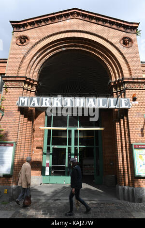 Berlin, Germany. 20th Sep, 2017. People pass by the Arminius-Markthalle market hall in Berlin, Germany, 20 September 2017. Credit: Maurizio Gambarini/dpa/Alamy Live News Stock Photo