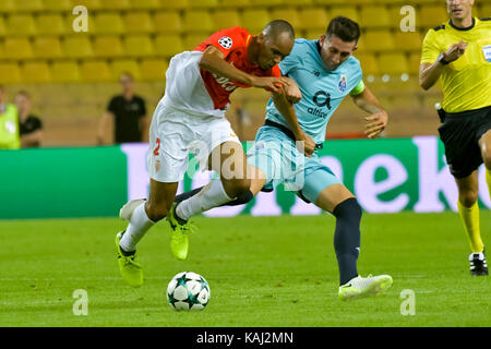 Monaco, France. 26th Sep, 2017. Fabinho (L) (AS Monaco) Hector Herrera (R) (FC Porto) during the Champions League Group Match between AS Monaco and FC Porto in the Stade Louis II in Monaco, 26 September 2017 Credit: Norbert Scanella/Alamy Live News Stock Photo