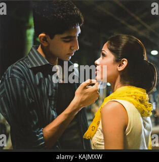 SLUMDOG MILLIONAIRE 2008 Warner Bros film with Dev Patel and Frieda Pinto Stock Photo