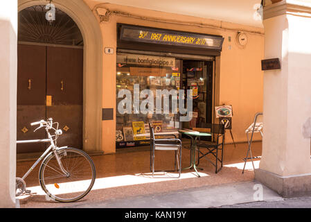 Scovolino per la pulizia di bottiglie e altri elementi tubolari Foto stock  - Alamy