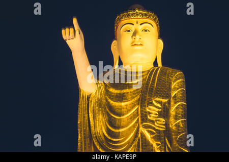 Kyainge Tong, Burma - March 10: Image Of Buddha Statue At Dark Night Is A Popular Tourists Attraction On March 10, 2017 In Kyainge Tong Burma. Stock Photo