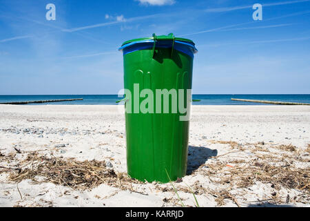 Baltic coast, garbage tonne on the beach, Ostseekueste, Muelltonne am Strand