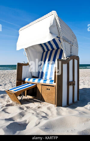 Zingst, beach basket on the beach with Zingst, Strandkorb am Strand bei