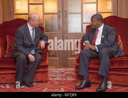 Luanda, Angola. 26th Sep, 2017. Angolan President Joao Lourenco (R) meets with Chinese President Xi Jinping's special envoy Chen Yuan, who is vice chairman of the National Committee of the Chinese People's Political Consultative Conference, in Luanda, Angola, Sept. 26, 2017. Chen conveyed Xi's congratulations and best wishes to Angolan President Joao Lourenco as he attended Lourenco's inauguration ceremony and met with the new president on Tuesday. Credit: Chen Cheng/Xinhua/Alamy Live News Stock Photo