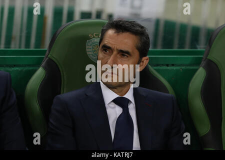 Lisbon, Portugal. 27th Sep, 2017. Barcelona«s head coach Ernesto Valverde from Spain during the match between Sporting CP v FC Barcelona UEFA Champions League playoff match at Estadio Jose Alvalade on September 27, 2017 in Lisbon, Portugal. Credit: Bruno Barros/Alamy Live News Stock Photo