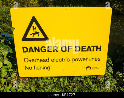 Danger of Death Overhead Electrical Power Lines Sign, River Kennet nr Reading, Berkshire, England Stock Photo
