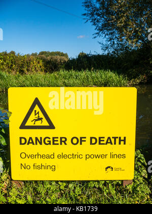 Danger of Death Overhead Electrical Power Lines Sign, River Kennet nr Reading, Berkshire, England Stock Photo