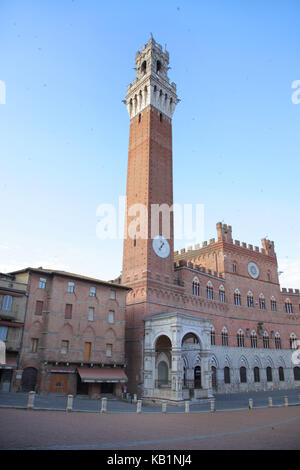 Torre del Mangia builds in 1288-1310, La Italy, Tuscany, Siena, Piazza del Campo, Palazzo Pubblico, Toskaner Gothic, 102 m high, builds in 1338-1348, Stock Photo
