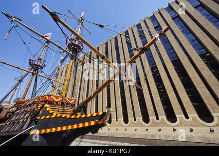 England, London, Southwark, historical sailing ship 'Golden Hinde', Stock Photo