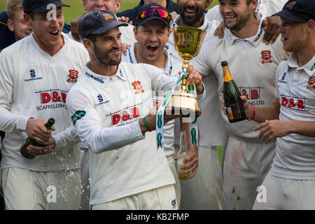 ESSEX, UK - SEPTEMBER 27TH 2017: Essex captain Ryan ten Doeschate lifts the Specsavers County Championship Division One Trophy at the County Ground, C Stock Photo