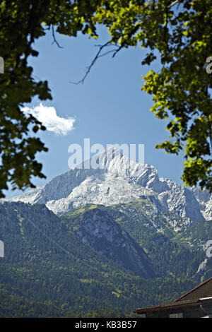 Germany, Bavaria, Werdenfelser Land (region), Garmisch-Partenkirchen, view at the Alpspitze, summer, Stock Photo