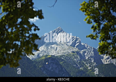 Germany, Bavaria, Werdenfelser Land (region), Garmisch-Partenkirchen, view at the Alpspitze, summer, Stock Photo