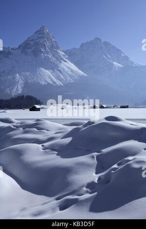 Austria, Tyrol, Lermoos, winter scenery, Zugspitze (mountain), evening ...