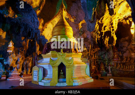 Golden Buddhas in Shwe Oo Min cave, Stock Photo