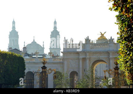 France, Meurthe et Moselle, Nancy, porte Here and Notre Dame Cathedral Stock Photo