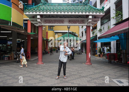 20.07.2017, Singapore, Republic of Singapore, Asia - Portal of the Chinatown Complex with connecting pedestrian zone in Singapore's Chinatown district Stock Photo
